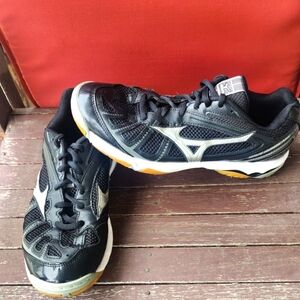 Mizuno Wave Hurricane Volleyball Shoes  Size 8.5